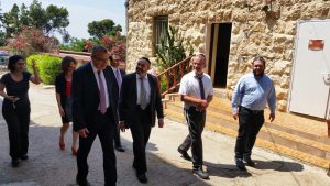 Yuri Fedetov meets with Retorno staff.