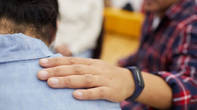 How does a kosher rehab support recovery while maintaining religious standards